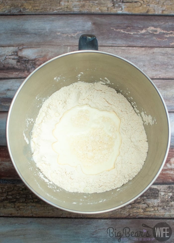 In a mixing bowl, mix the flour, baking powder, salt and garlic powder.