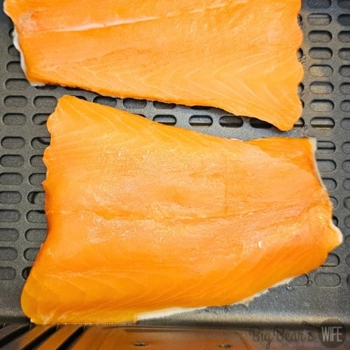 raw salmon in air fryer (1)