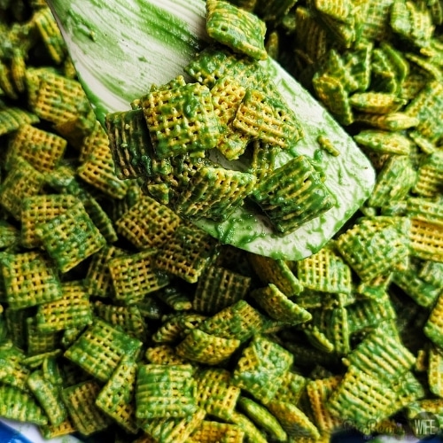 green-candy-melts-on-chex