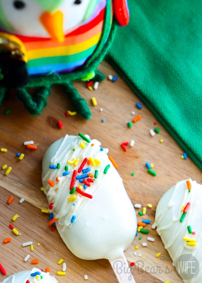 homemade St. Patrick&rsquo;s Day cake pops dipped in white chocolate